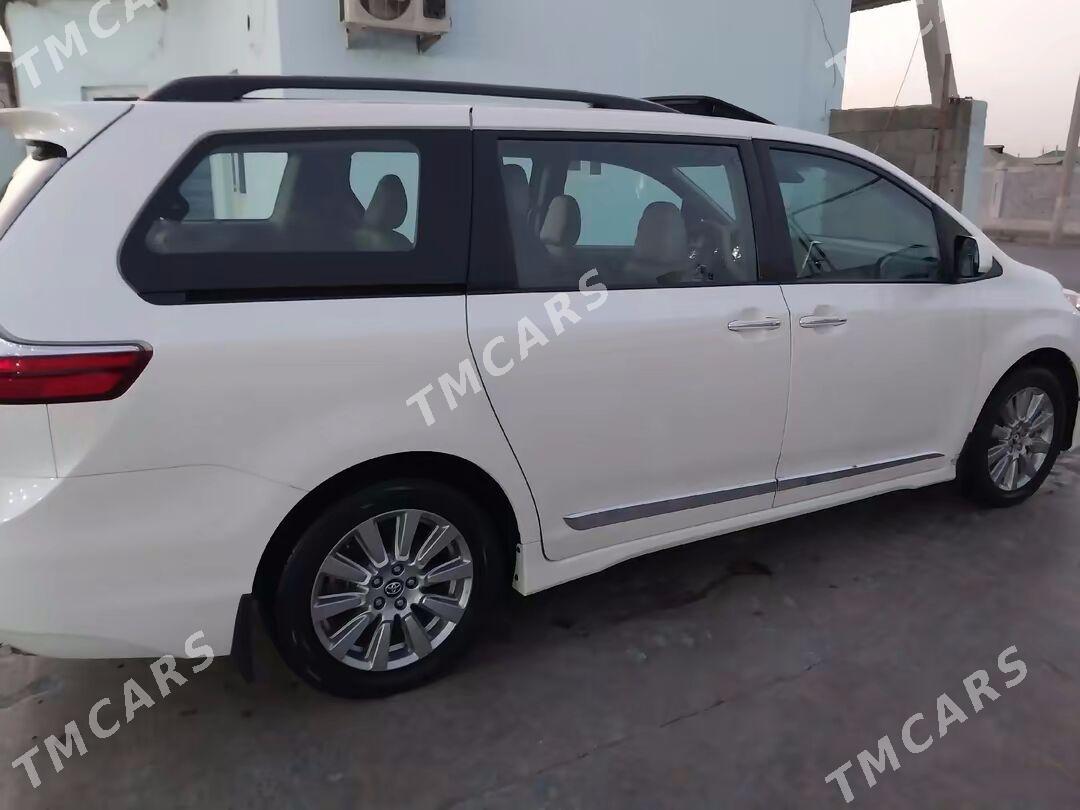 Toyota Sienna 2018 - 470 000 TMT - Aşgabat - img 3