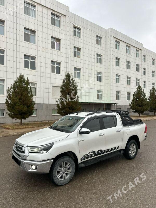 Toyota Hilux 2024 - 600 000 TMT - Aşgabat - img 4