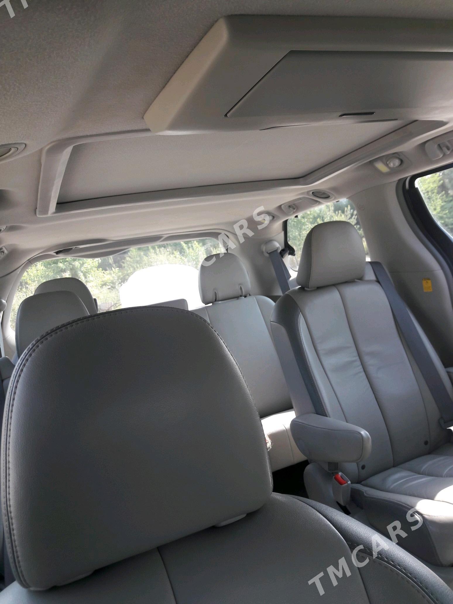 Toyota Sienna 2011 - 295 000 TMT - Анев - img 7