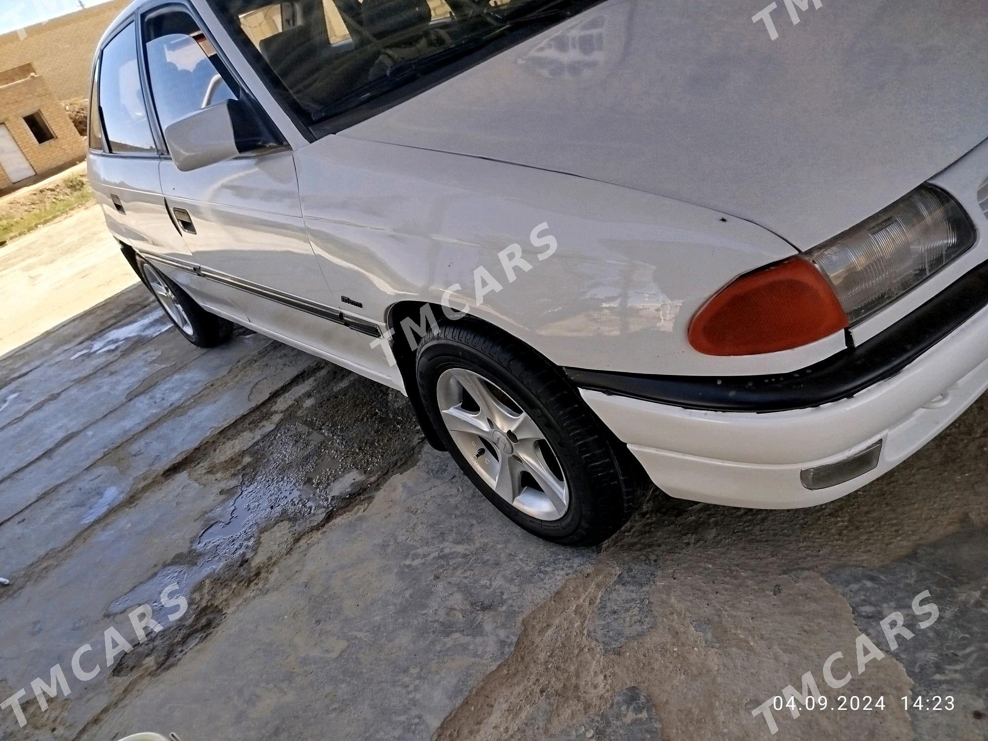 Opel Astra 1992 - 30 000 TMT - Mary - img 3