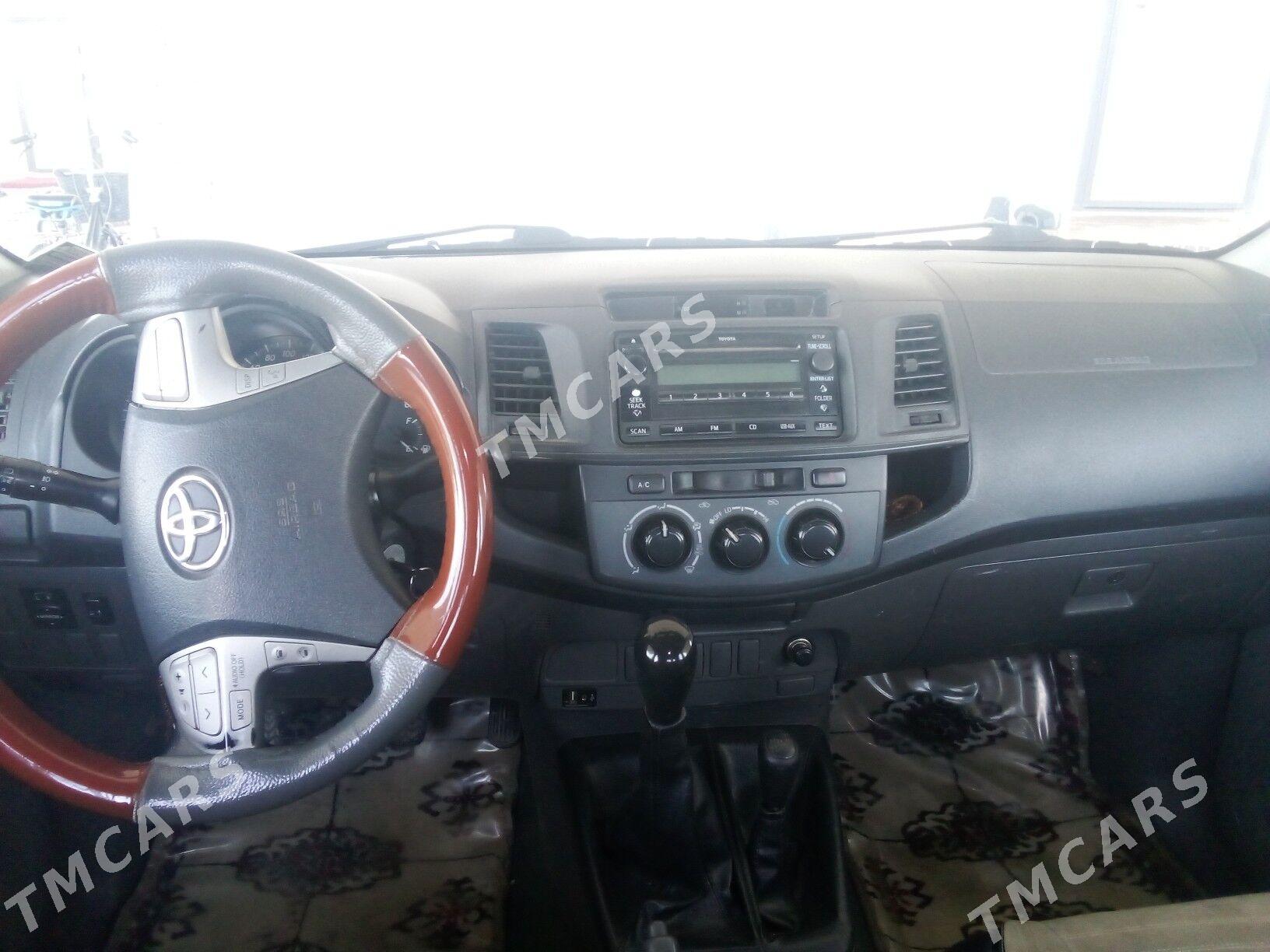 Toyota Hilux 2013 - 330 000 TMT - Mary - img 5