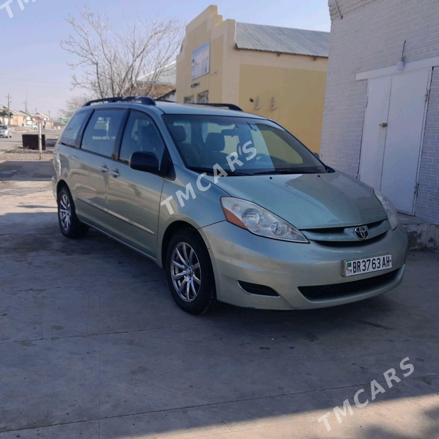 Toyota Sienna 2009 - 180 000 TMT - Серахс - img 2