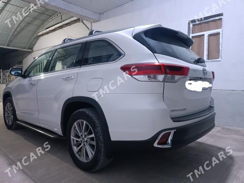 Toyota Highlander 2018 - 450 000 TMT - Койтендаг - img 3