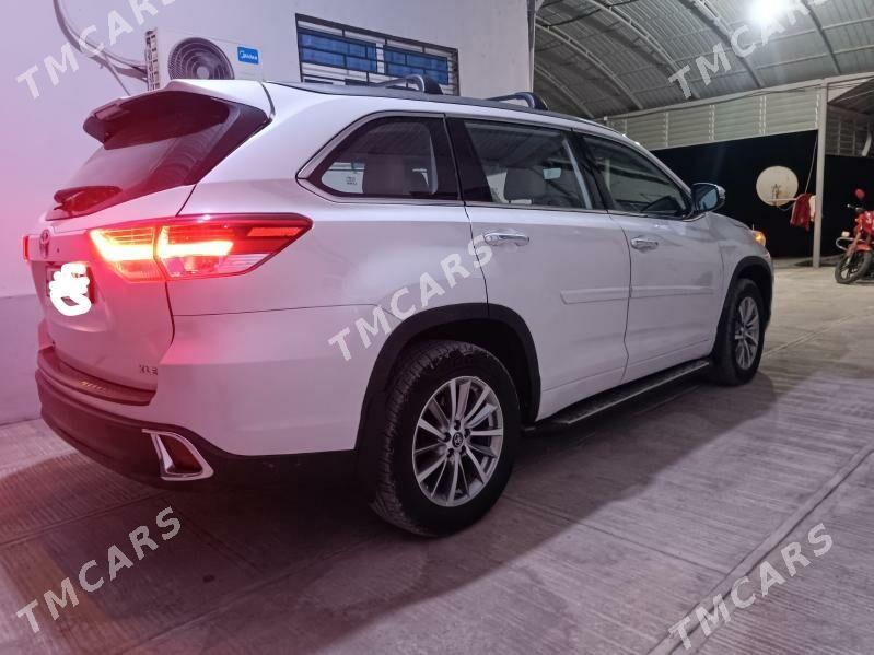 Toyota Highlander 2018 - 450 000 TMT - Койтендаг - img 7