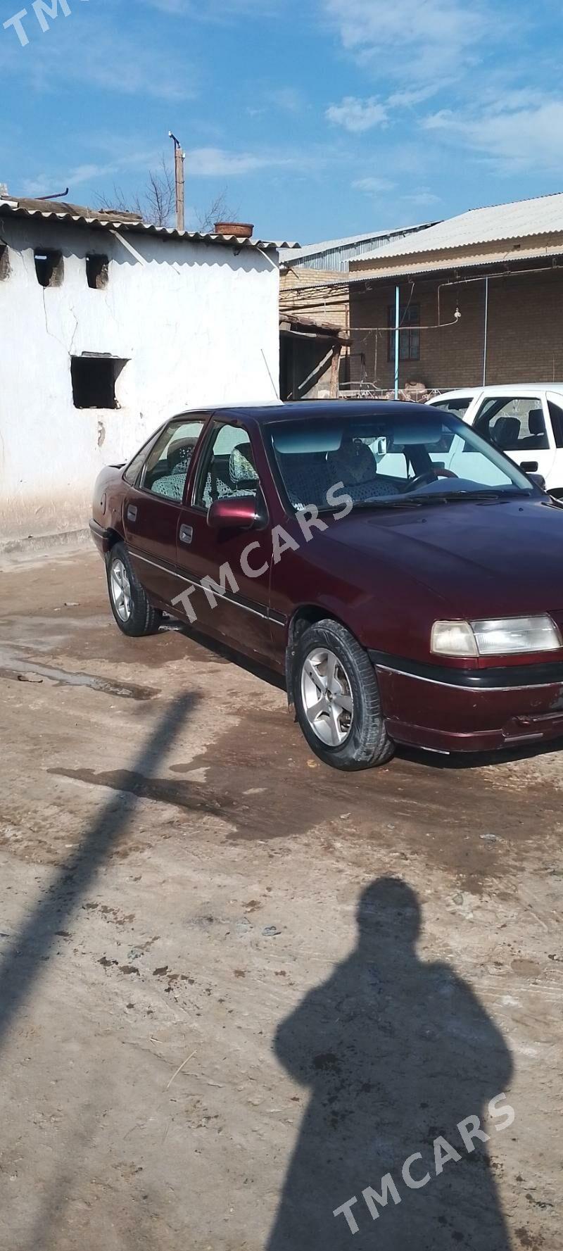 Opel Vectra 1992 - 26 000 TMT - Фарап - img 3