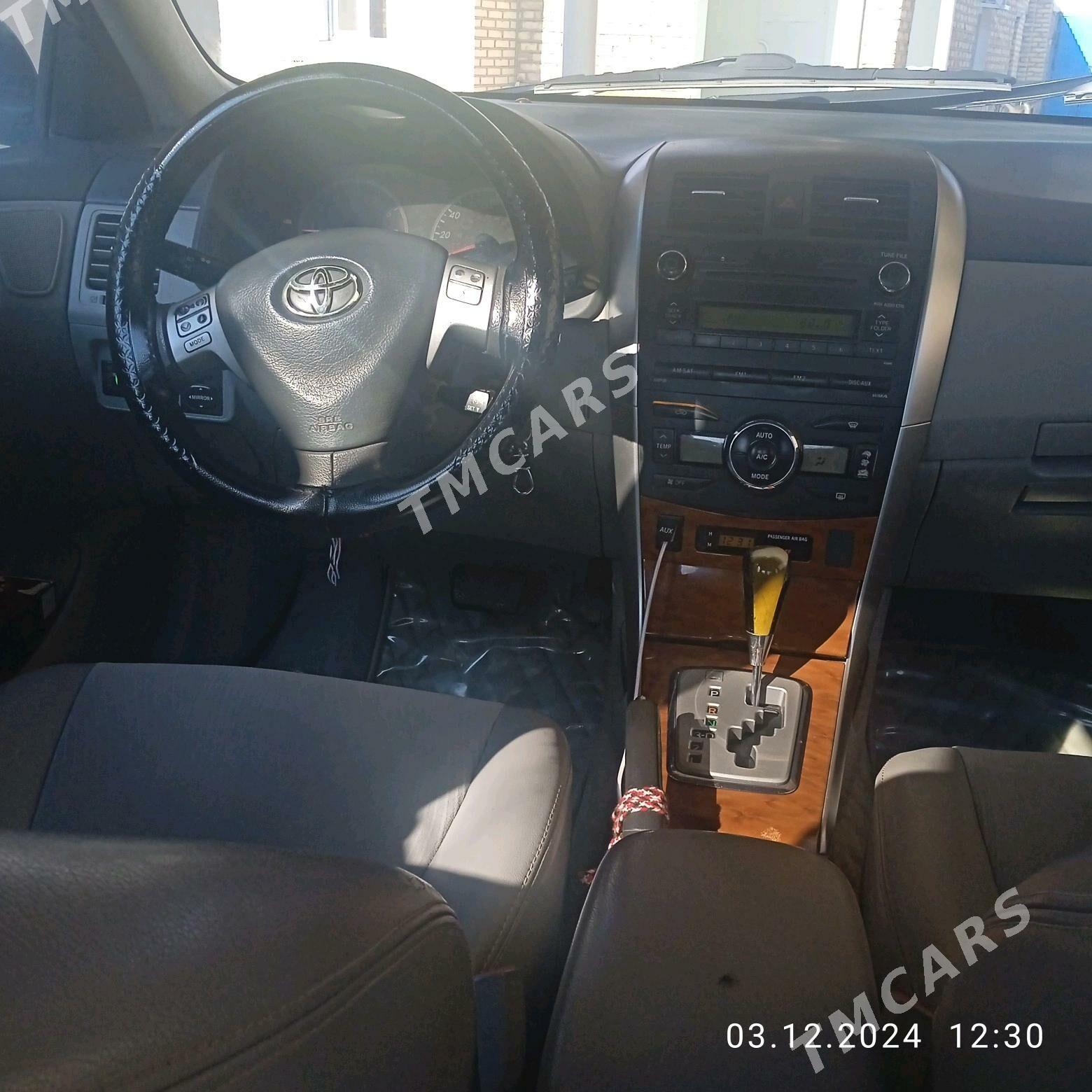 Toyota Corolla 2010 - 135 000 TMT - Бабадайхан - img 3