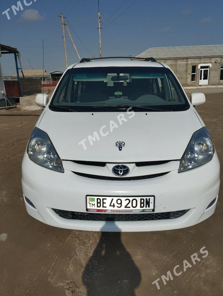 Toyota Sienna 2006 - 180 000 TMT - Эсенгулы - img 4