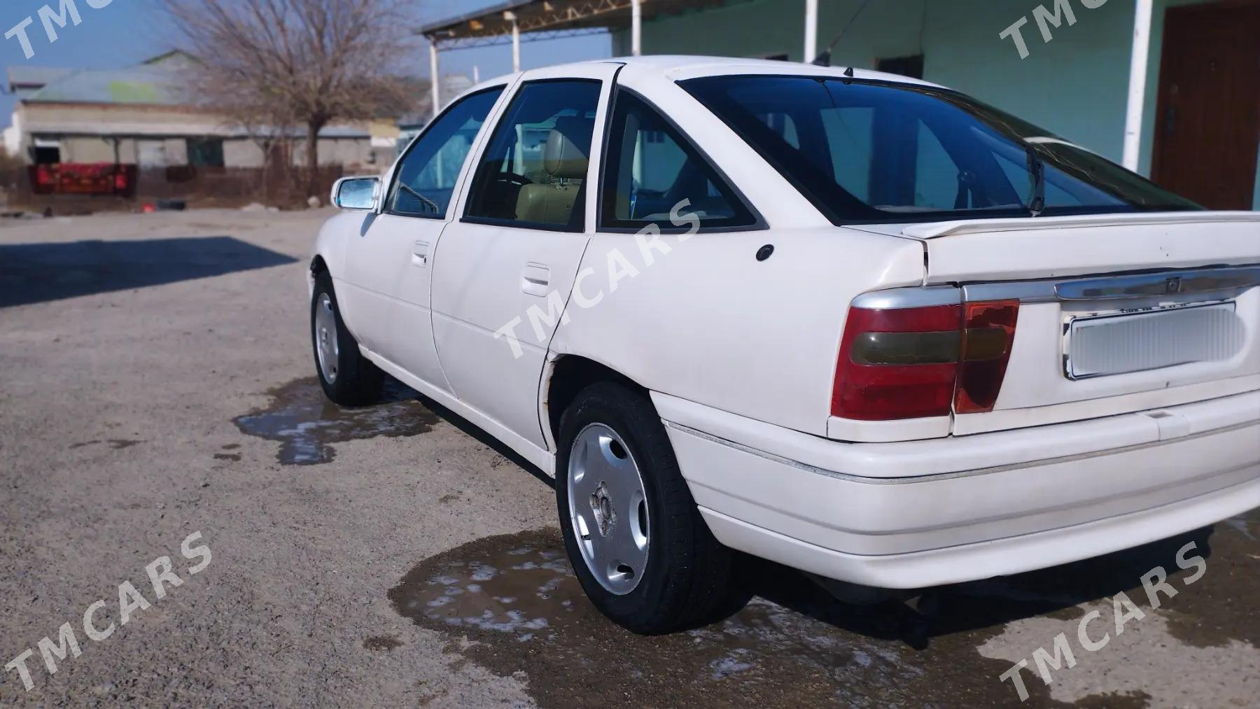 Opel Vectra 1990 - 35 000 TMT - Бахарден - img 2