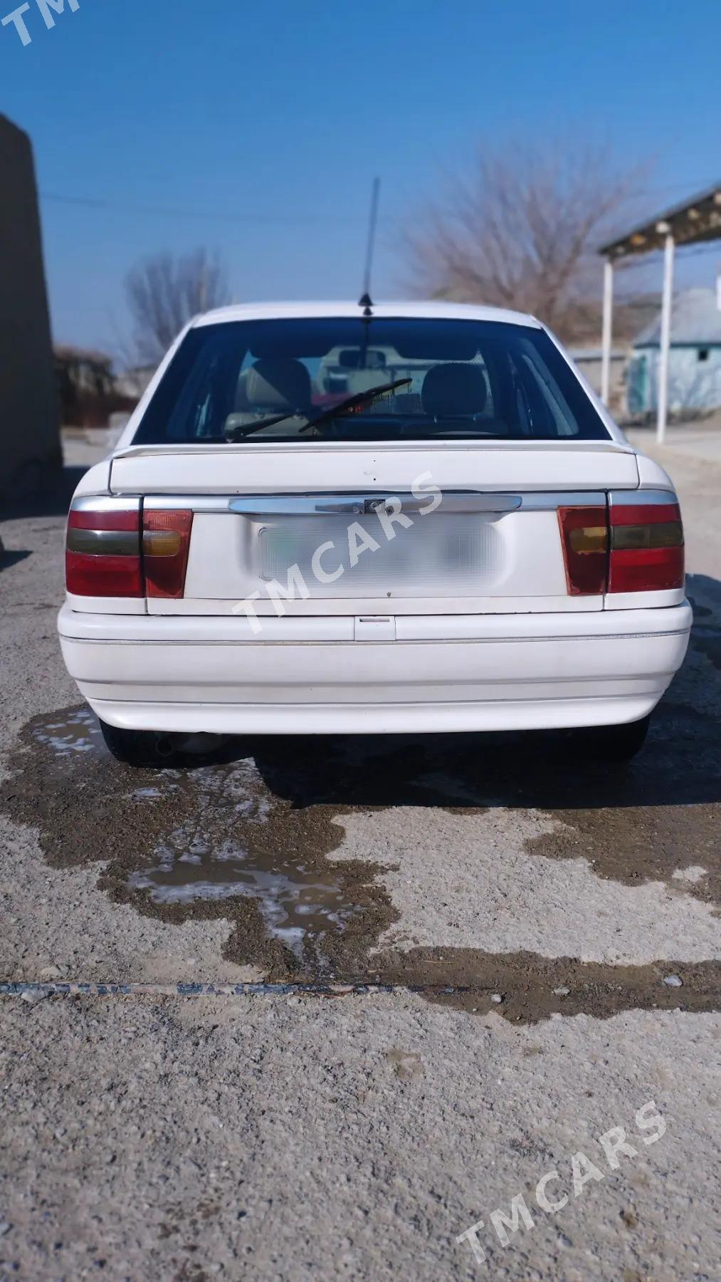 Opel Vectra 1990 - 35 000 TMT - Бахарден - img 3