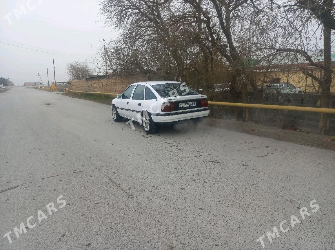 Opel Vectra 1990 - 30 000 TMT - Бахарден - img 3