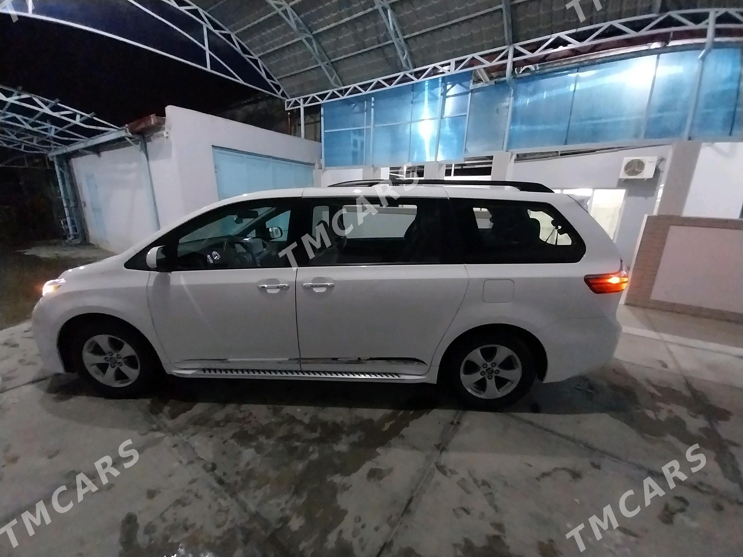 Toyota Sienna 2019 - 375 000 TMT - Гёкдепе - img 7