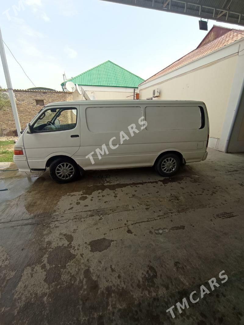 Toyota Hiace 2004 - 125 555 TMT - Ак-Бугдайский этрап - img 2