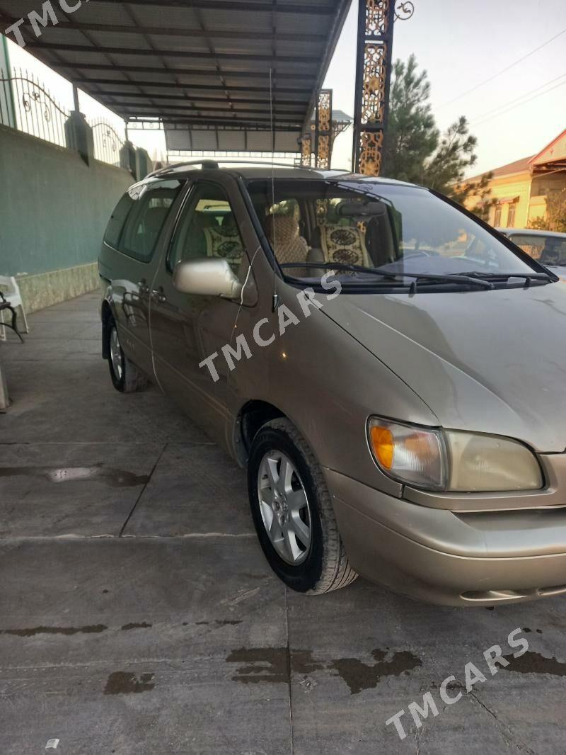 Toyota Sienna 2000 - 150 000 TMT - Фарап - img 2