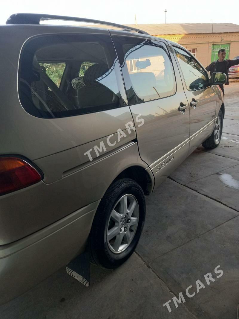 Toyota Sienna 2000 - 150 000 TMT - Фарап - img 3