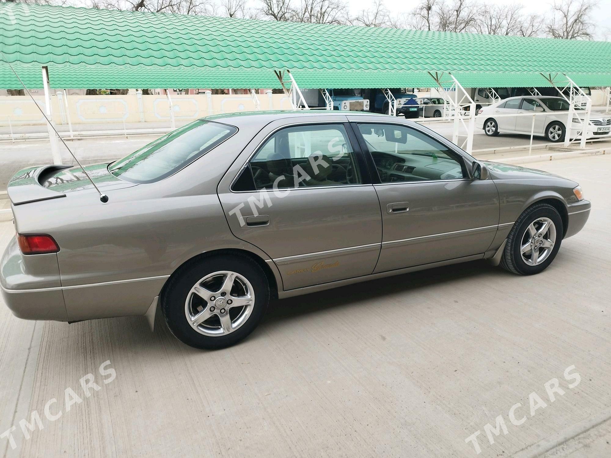 Toyota Camry 1997 - 128 000 TMT - Байрамали - img 4