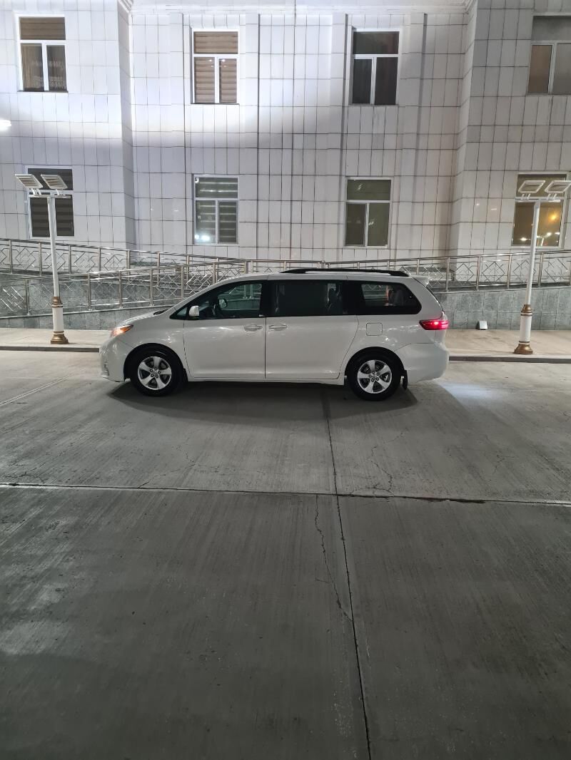 Toyota Sienna 2019 - 375 000 TMT - Ашхабад - img 2