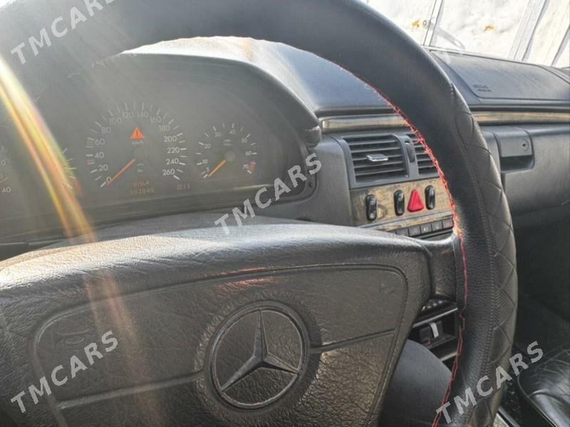 Mercedes-Benz E320 1996 - 65 000 TMT - Baýramaly - img 4