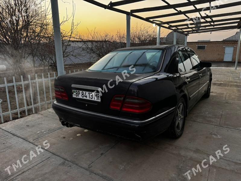 Mercedes-Benz E320 1996 - 65 000 TMT - Baýramaly - img 3