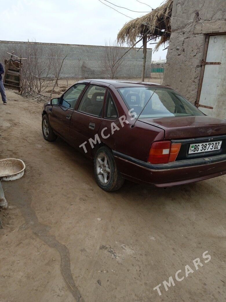 Opel Vectra 1990 - 17 000 TMT - Гурбансолтан Едже - img 4