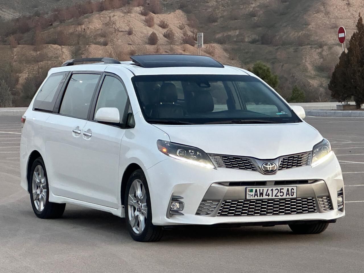 Toyota Sienna 2019 - 395 000 TMT - Aşgabat - img 3