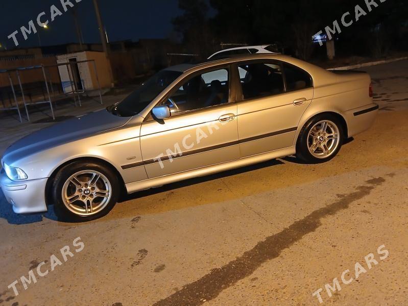 BMW E39 2001 - 125 000 TMT - Aşgabat - img 3