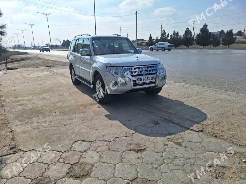 Mitsubishi Pajero 2016 - 340 000 TMT - Дянев - img 3