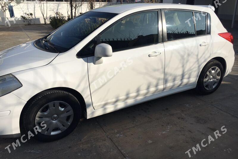 Nissan Versa 2011 - 115 000 TMT - Анев - img 3