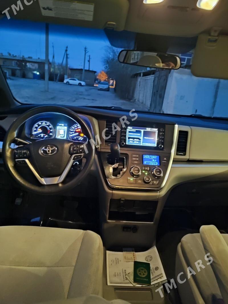 Toyota Sienna 2019 - 390 000 TMT - Дашогуз - img 3