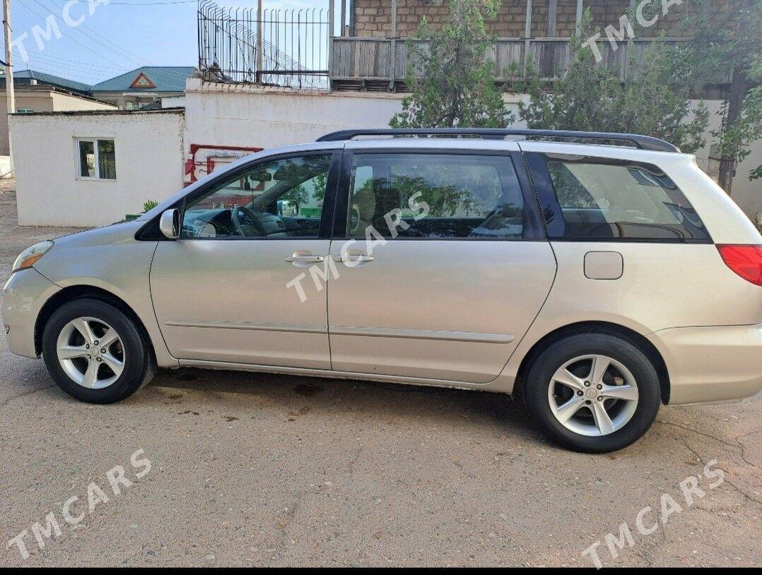 Toyota Sienna 2006 - 150 000 TMT - Туркменбаши - img 4