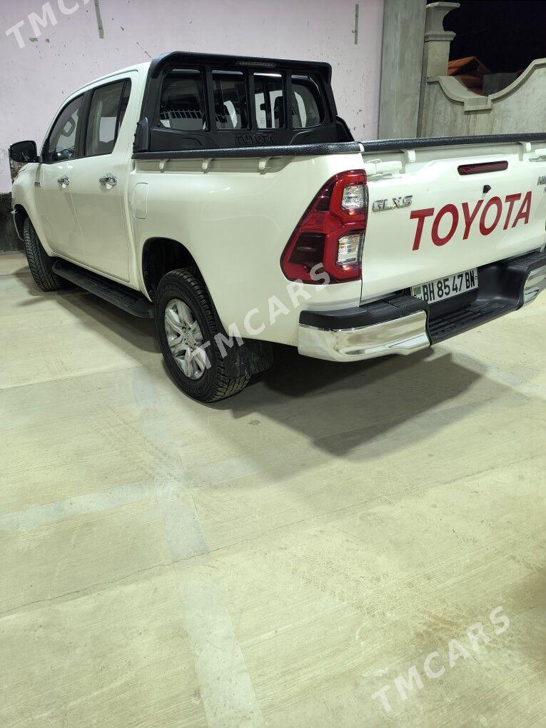 Toyota Hilux 2022 - 600 000 TMT - Балканабат - img 2