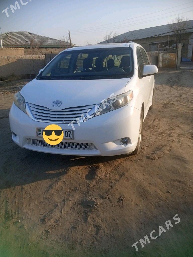 Toyota Sienna 2011 - 270 000 TMT - Şabat etr. - img 3