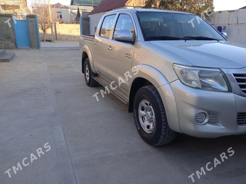 Toyota Hilux 2012 - 275 000 TMT - Балканабат - img 4