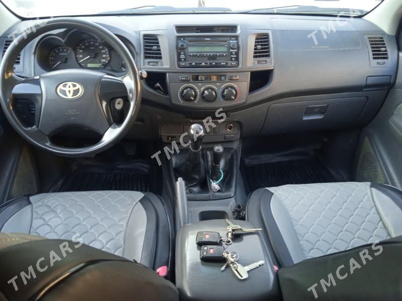 Toyota Hilux 2012 - 275 000 TMT - Балканабат - img 2