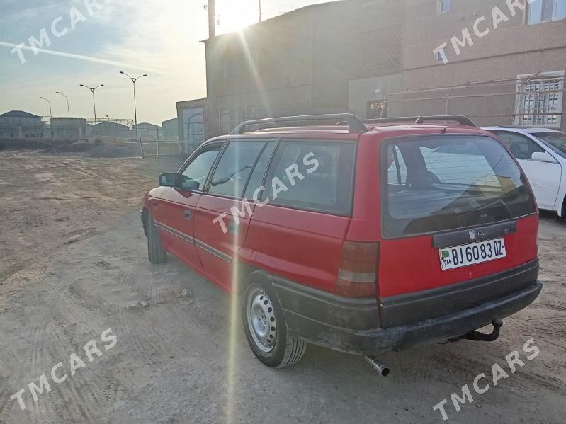 Opel Astra 1991 - 18 000 TMT - Гурбансолтан Едже - img 3