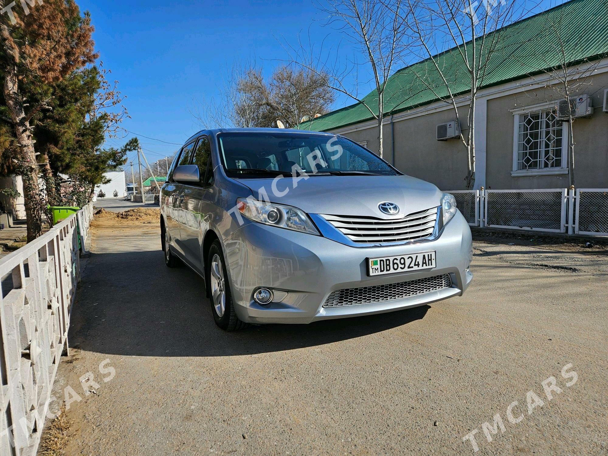 Toyota Sienna 2018 - 350 000 TMT - Ашхабад - img 7