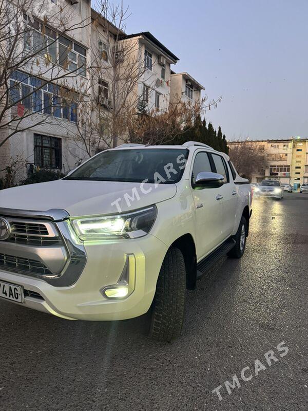 Toyota Hilux 2022 - 660 000 TMT - Aşgabat - img 9