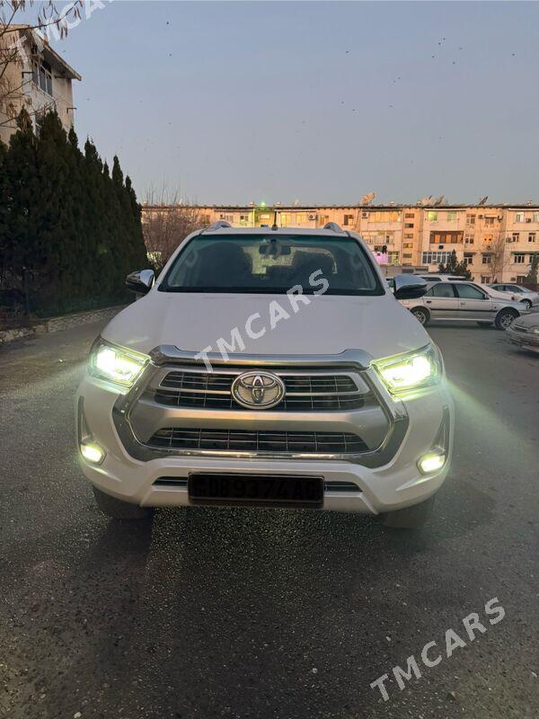 Toyota Hilux 2022 - 660 000 TMT - Aşgabat - img 8