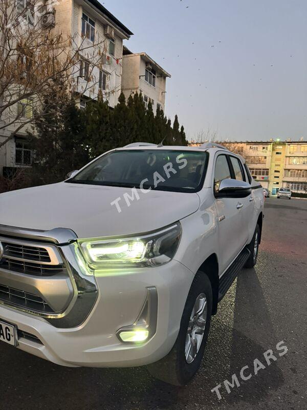 Toyota Hilux 2022 - 660 000 TMT - Aşgabat - img 7