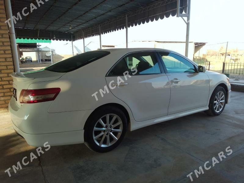 Toyota Camry 2011 - 230 000 TMT - Мары - img 4