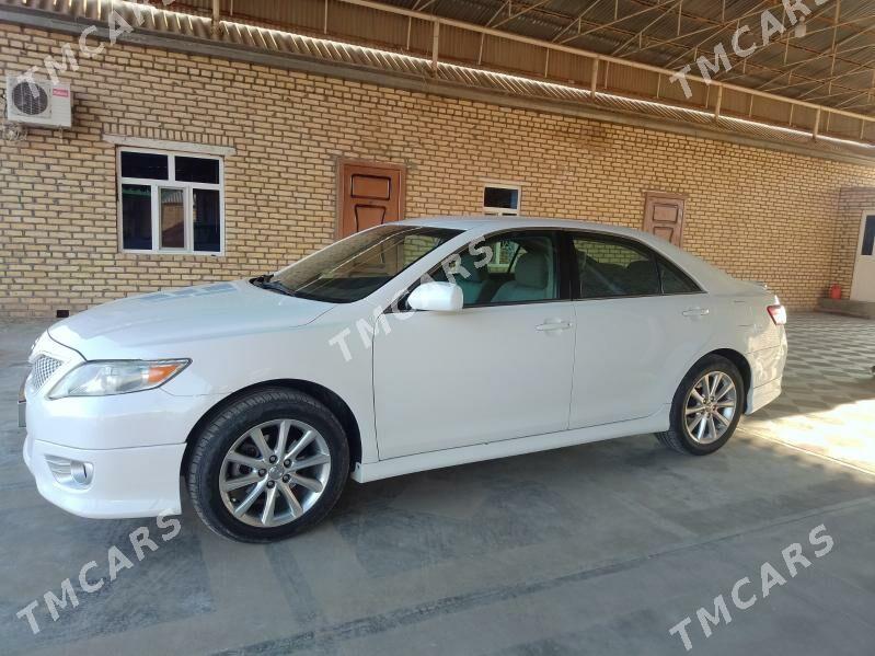 Toyota Camry 2011 - 230 000 TMT - Мары - img 5