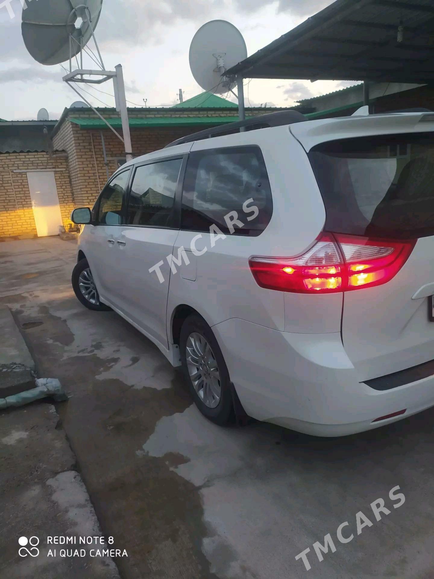 Toyota Sienna 2018 - 370 000 TMT - Анев - img 2