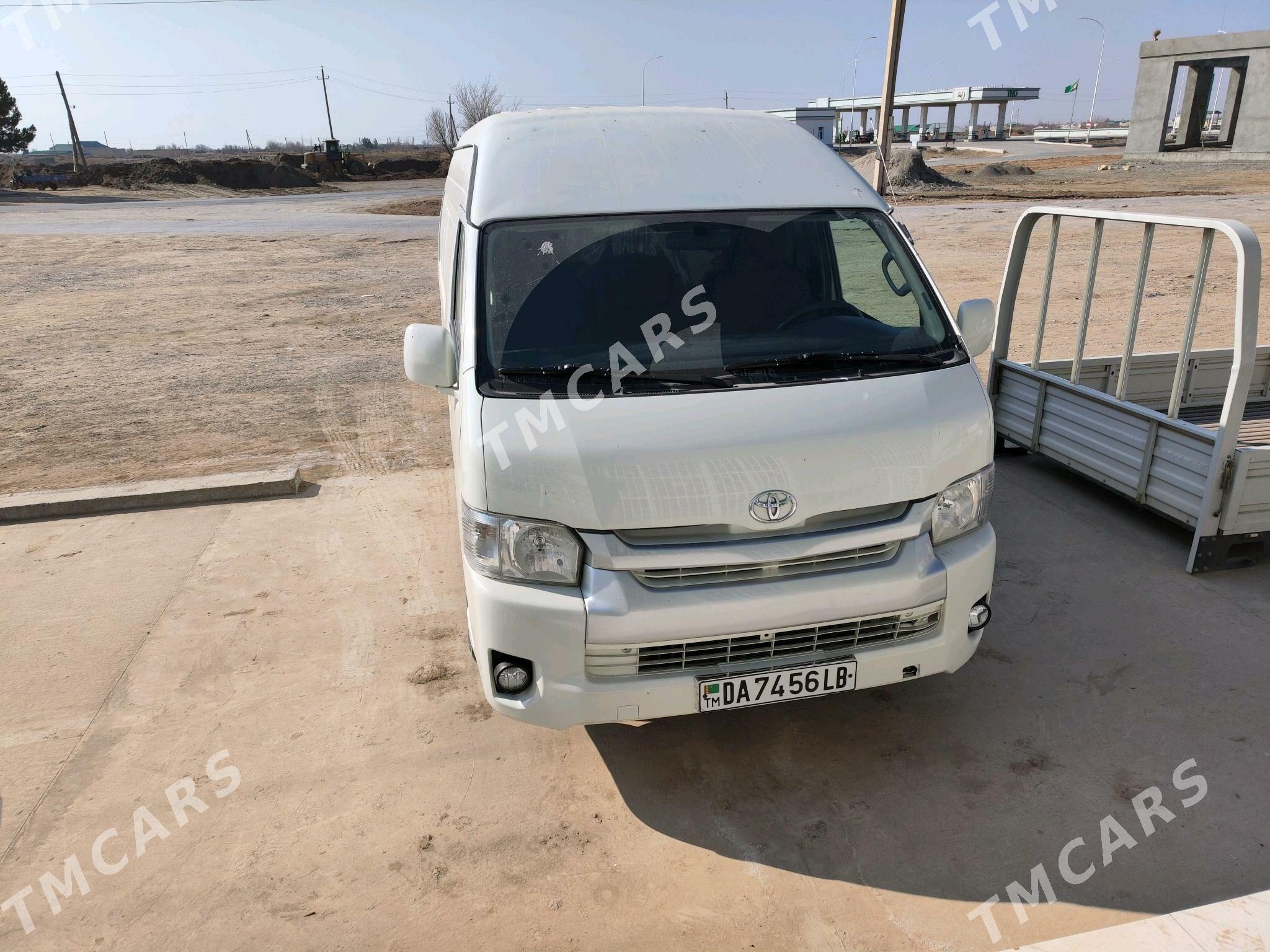 Toyota Hiace 2017 - 480 000 TMT - Hojambaz - img 3