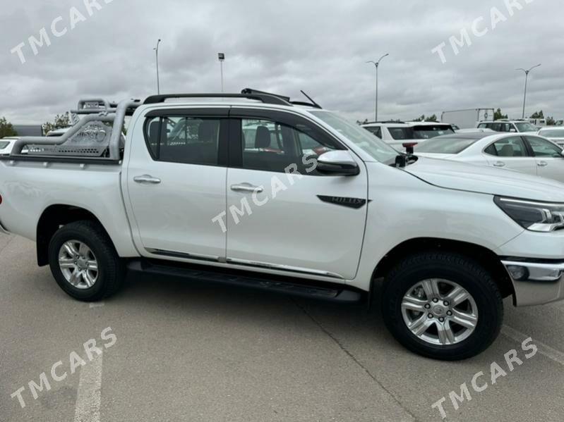 Toyota Hilux 2021 - 507 000 TMT - Арзув - img 3