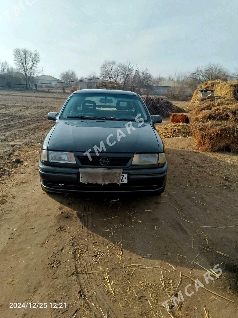 Opel Vectra 1995 - 32 000 TMT - Boldumsaz - img 1