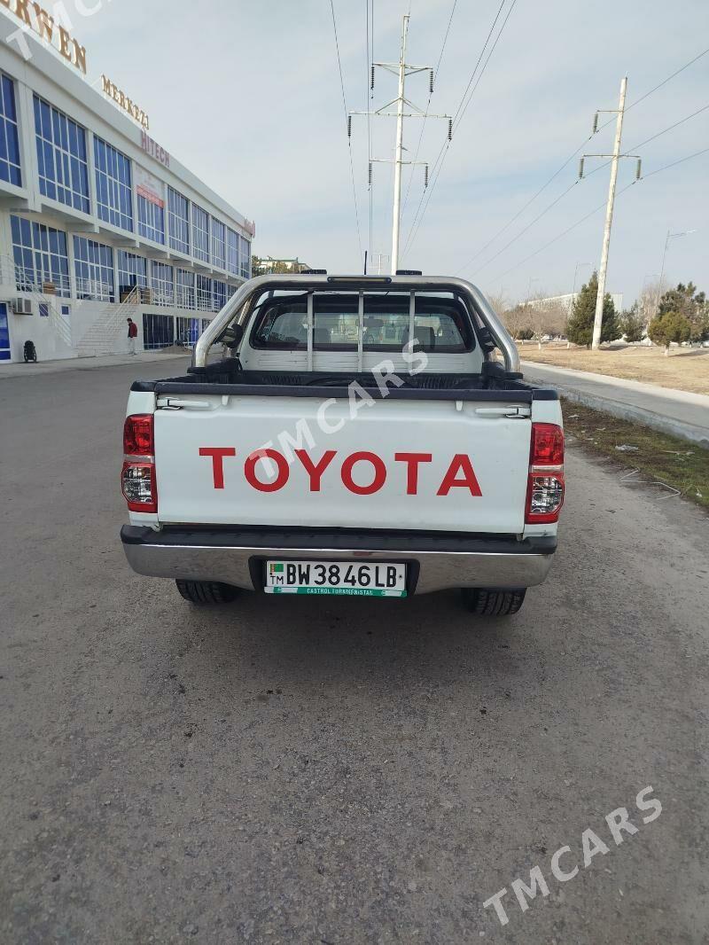 Toyota Hilux 2013 - 300 000 TMT - Türkmenabat - img 4