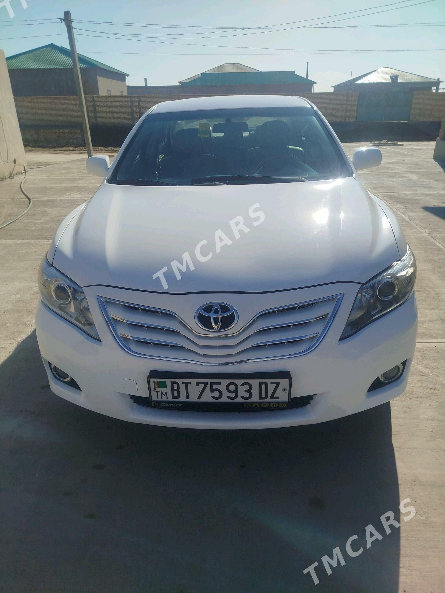 Toyota Camry 2010 - 170 000 TMT - Дашогуз - img 2