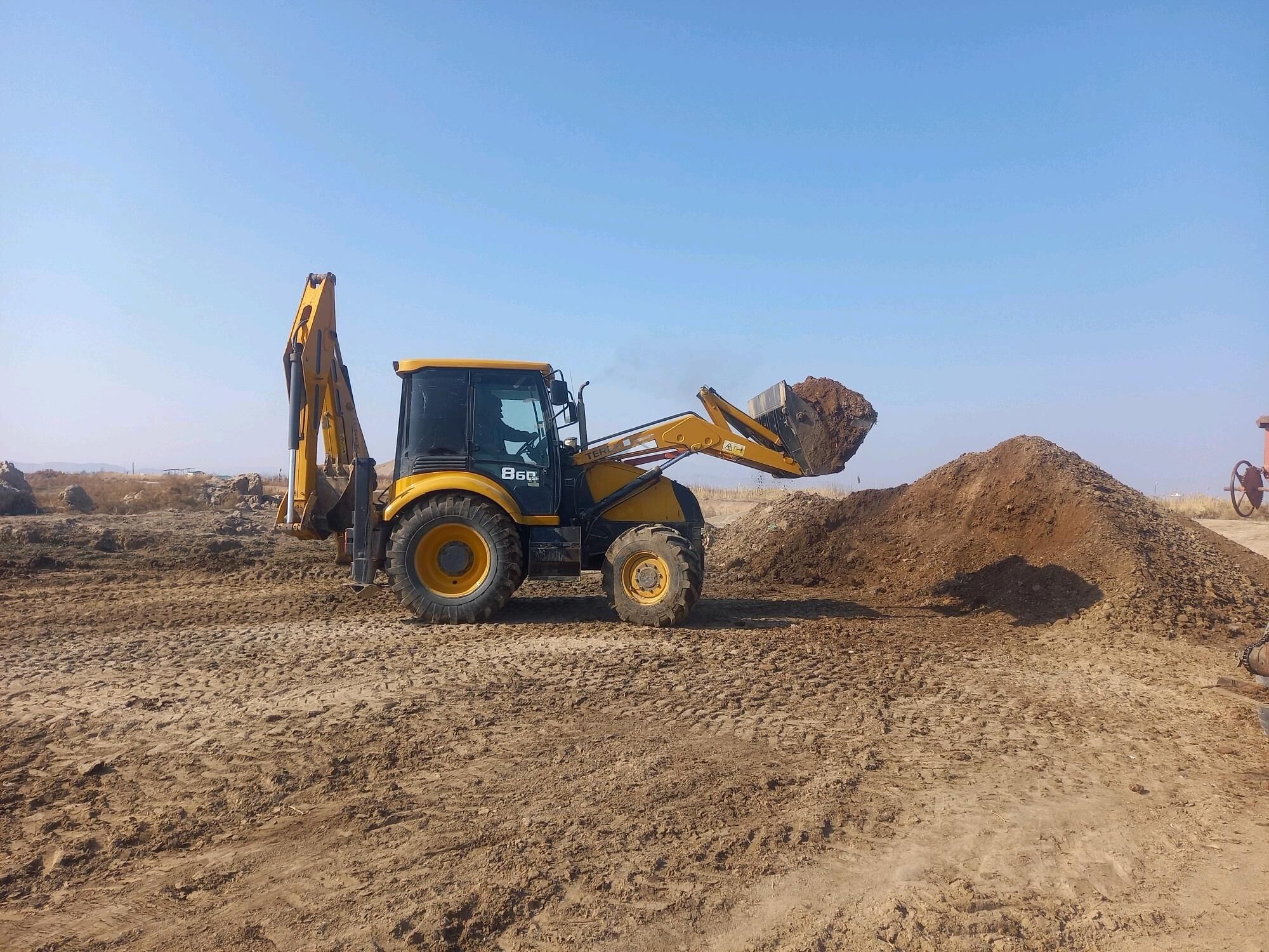 JCB 3CX Compact 2004 - 400 000 TMT - Ак-Бугдайский этрап - img 3