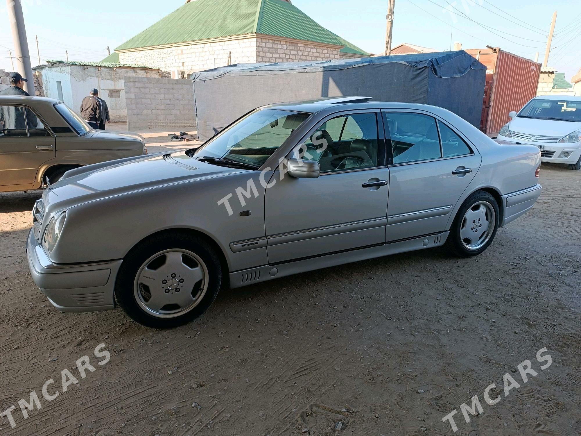 Mercedes-Benz E320 1996 - 75 500 TMT - Гумдаг - img 6