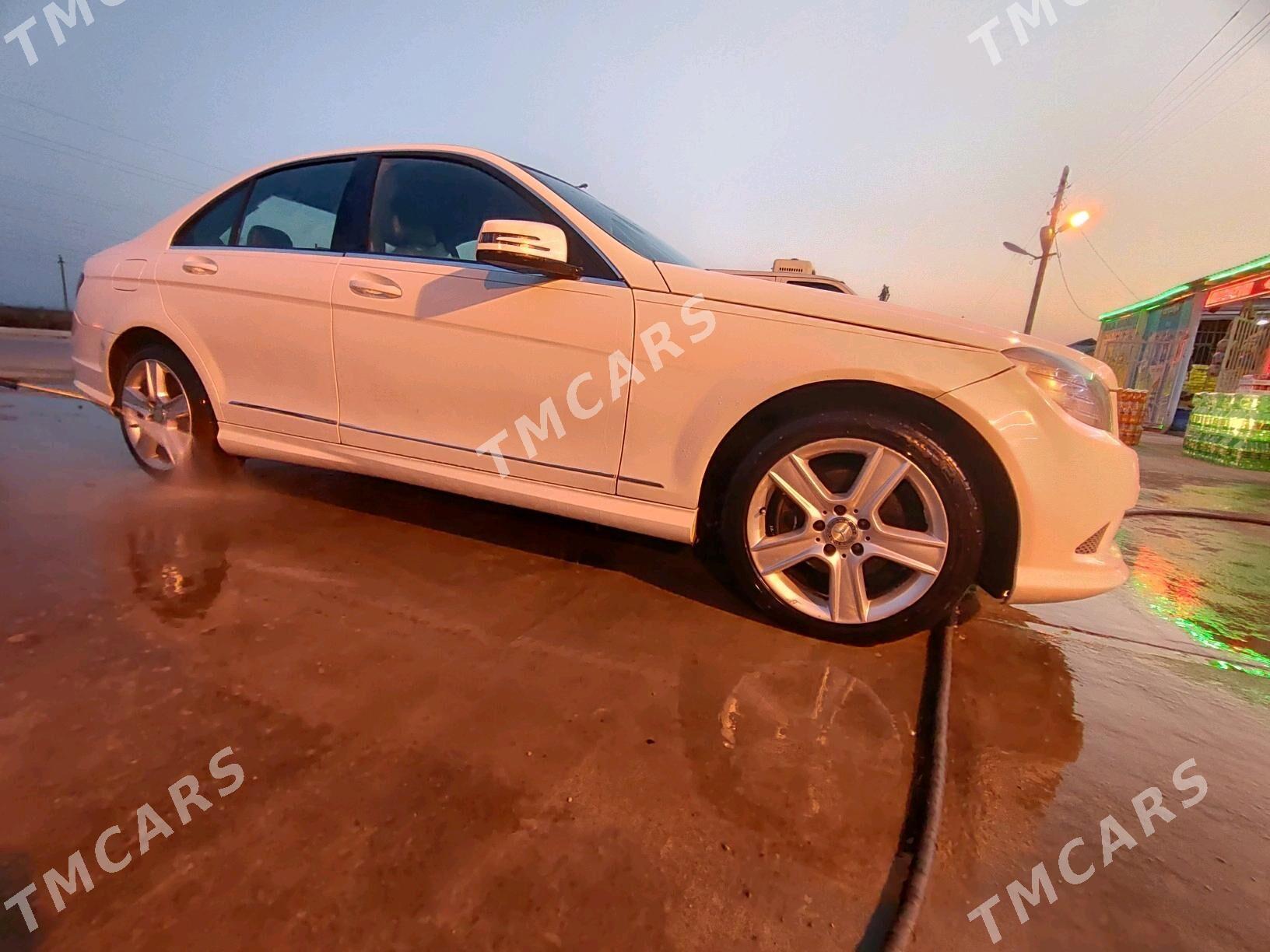 Mercedes-Benz C300 2010 - 180 000 TMT - Ак-Бугдайский этрап - img 3