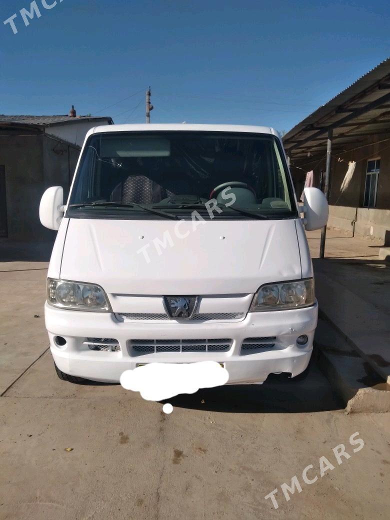 Toyota Hiace 2004 - 80 000 TMT - Podwoýski köç. (Bitarap Türkmenistan şaýoly) - img 3